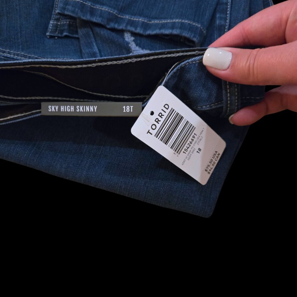 Torrid “Sky High Skinny” Ripped Jeans – Size 18T – New with Tags - Picture 5 of 11